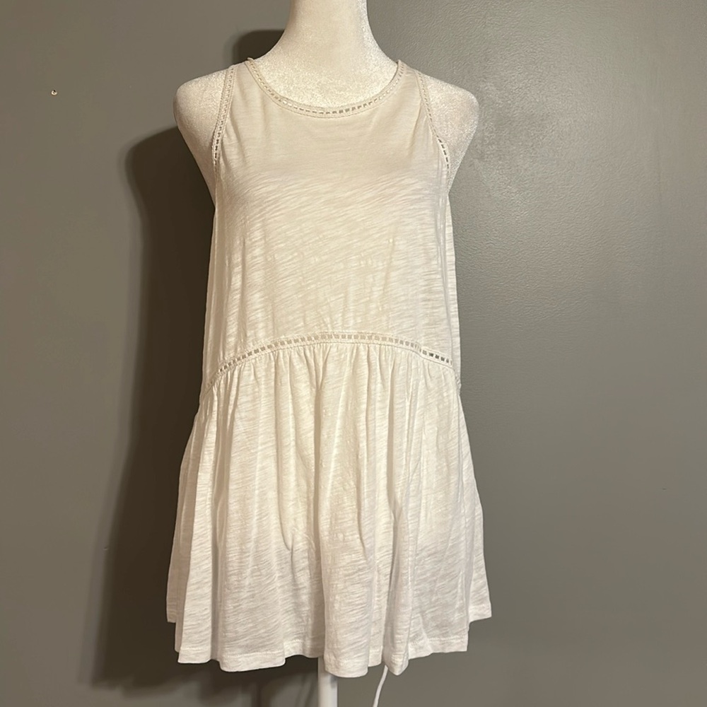 Express Sleeveless White Flowy Top, Size Medium